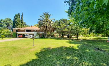 Casa quinta imponente en Funes