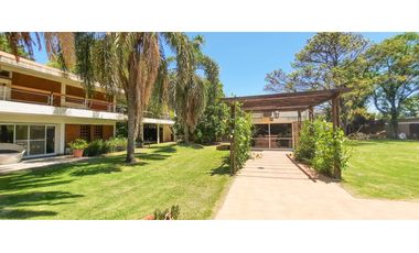 Casa quinta imponente en Funes