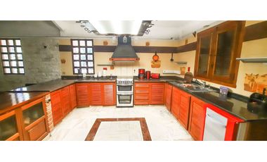 Casa quinta imponente en Funes