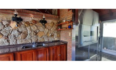 Casa quinta en Roldán, barrio Los Olmos.