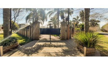 Casa quinta en Roldán, barrio Los Olmos.