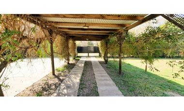 Casa quinta en Roldán, barrio Los Olmos.