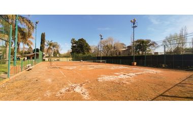 Casa quinta en Roldán, barrio Los Olmos.