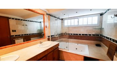 Casa quinta en Roldán, barrio Los Olmos.