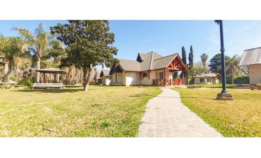Casa quinta en Roldán, barrio Los Olmos.