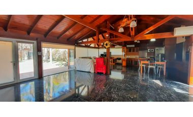 Casa quinta en Roldán, barrio Los Olmos.