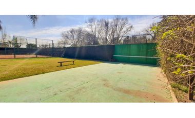 Casa quinta en Roldán, barrio Los Olmos.