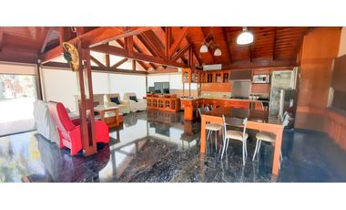 Casa quinta en Roldán, barrio Los Olmos.