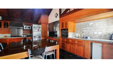 Casa quinta en Roldán, barrio Los Olmos.