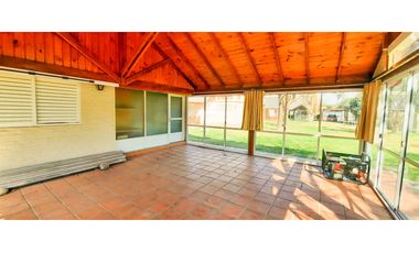 Casa quinta en Roldán, barrio Los Olmos.