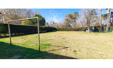 Casa quinta en Roldán, barrio Los Olmos.