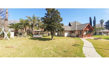 Casa quinta en Roldán, barrio Los Olmos.