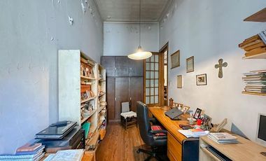 Hermosa casa  planta alta, balcón, 4 dormitorios, cochera, terraza 220 m2