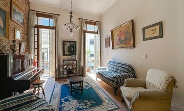 Hermosa casa  planta alta, balcón, 4 dormitorios, cochera, terraza 220 m2