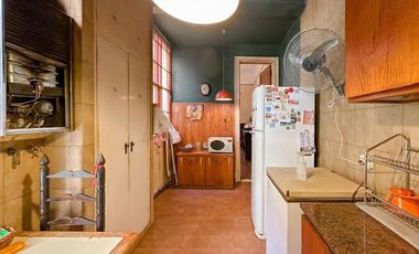 Hermosa casa  planta alta, balcón, 4 dormitorios, cochera, terraza 220 m2