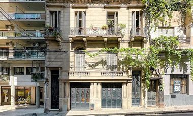 Hermosa casa  planta alta, balcón, 4 dormitorios, cochera, terraza 220 m2