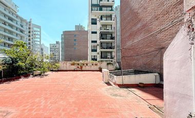 Hermosa casa  planta alta, balcón, 4 dormitorios, cochera, terraza 220 m2