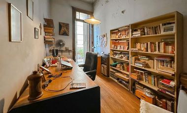 Hermosa casa  planta alta, balcón, 4 dormitorios, cochera, terraza 220 m2