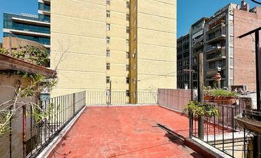 Hermosa casa  planta alta, balcón, 4 dormitorios, cochera, terraza 220 m2