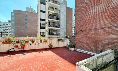 Hermosa casa  planta alta, balcón, 4 dormitorios, cochera, terraza 220 m2