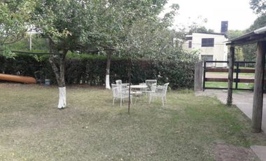 VENTA Casa con Pileta en hermoso terreno en OLIVEROS