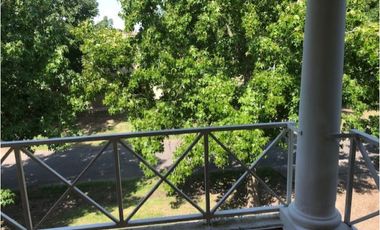 CASA EN VENTA COUNTRY LOS ALAMOS LOTE ESQUINA 1000 m2. 4 Dormitorios. Excelente!