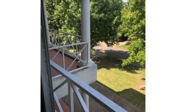 CASA EN VENTA COUNTRY LOS ALAMOS LOTE ESQUINA 1000 m2. 4 Dormitorios. Excelente!