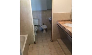 CASA EN VENTA COUNTRY LOS ALAMOS LOTE ESQUINA 1000 m2. 4 Dormitorios. Excelente!