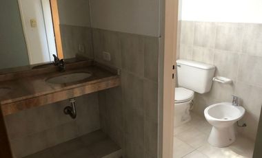 CASA EN VENTA COUNTRY LOS ALAMOS LOTE ESQUINA 1000 m2. 4 Dormitorios. Excelente!