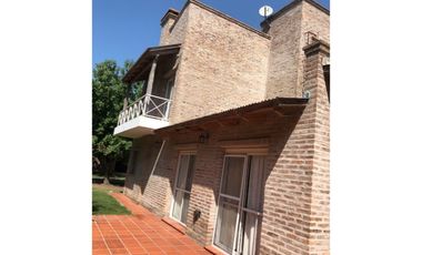 CASA EN VENTA COUNTRY LOS ALAMOS LOTE ESQUINA 1000 m2. 4 Dormitorios. Excelente!