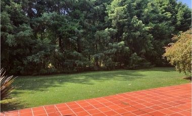 CASA EN VENTA COUNTRY LOS ALAMOS LOTE ESQUINA 1000 m2. 4 Dormitorios. Excelente!