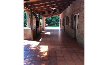 CASA EN VENTA COUNTRY LOS ALAMOS LOTE ESQUINA 1000 m2. 4 Dormitorios. Excelente!