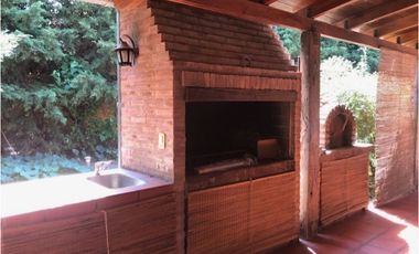 CASA EN VENTA COUNTRY LOS ALAMOS LOTE ESQUINA 1000 m2. 4 Dormitorios. Excelente!