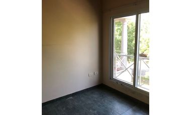 CASA EN VENTA COUNTRY LOS ALAMOS LOTE ESQUINA 1000 m2. 4 Dormitorios. Excelente!