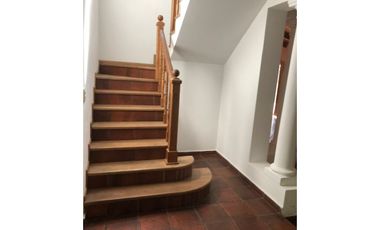 CASA EN VENTA COUNTRY LOS ALAMOS LOTE ESQUINA 1000 m2. 4 Dormitorios. Excelente!