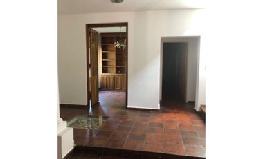 CASA EN VENTA COUNTRY LOS ALAMOS LOTE ESQUINA 1000 m2. 4 Dormitorios. Excelente!