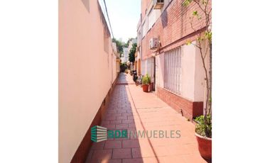 VENTA CASA INTERNA 2 DORMITORIOS CON PATIO. CALLAO 1543. EXCELENTE ESTADO.  RETASADA!!