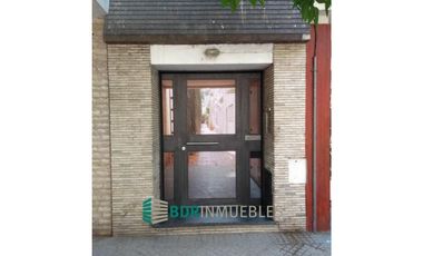 VENTA CASA INTERNA 2 DORMITORIOS CON PATIO. CALLAO 1543. EXCELENTE ESTADO.  RETASADA!!