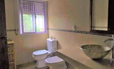 Venta - Casa de Tres Dorm. en Funes (Garita 16)