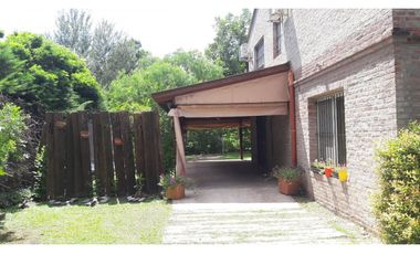 Venta - Casa de Tres Dorm. en Funes (Garita 16)