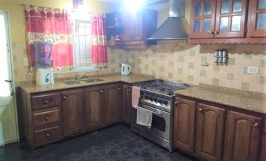 Venta - Casa de Tres Dorm. en Funes (Garita 16)