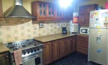 Venta - Casa de Tres Dorm. en Funes (Garita 16)