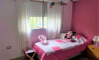 Venta - Casa de Tres Dorm. en Funes (Garita 16)