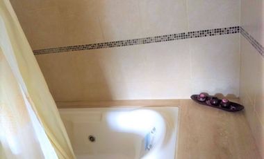 Venta - Casa de Tres Dorm. en Funes (Garita 16)