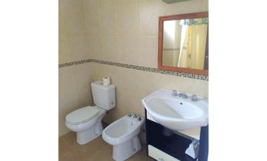 Venta - Casa de Tres Dorm. en Funes (Garita 16)