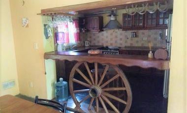 Venta - Casa de Tres Dorm. en Funes (Garita 16)