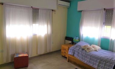 Venta - Casa de Tres Dorm. en Funes (Garita 16)