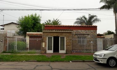 VENTA Casa 2 Dormitorios gran Patio Verde en Granadero Baigorria (Excelente ubicación)