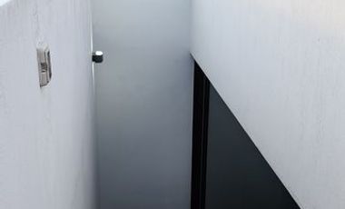 Exclusividad y Lujo Familiar en La Rioja: Casa con Club Deportivo Privado y Alta Plusvalía al Sur de Guadalajara.