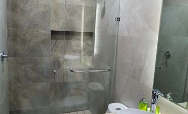 Exclusividad y Lujo Familiar en La Rioja: Casa con Club Deportivo Privado y Alta Plusvalía al Sur de Guadalajara.